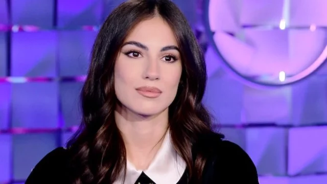 Giulia De Lellis replica all'attacco di un hater sulla sua altezza