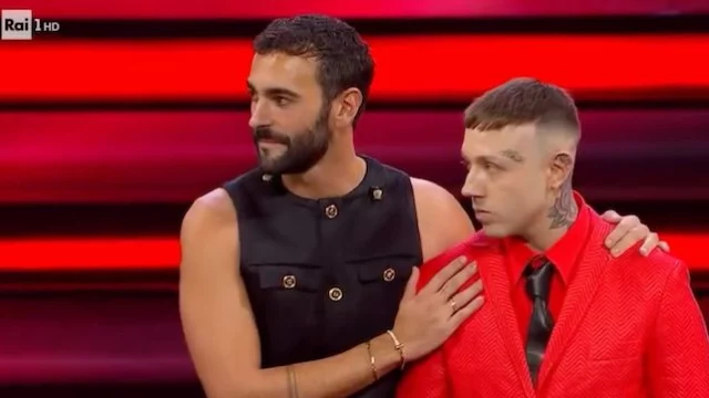 Lazza si complimenta con Marco Mengoni per la vittoria a Sanremo