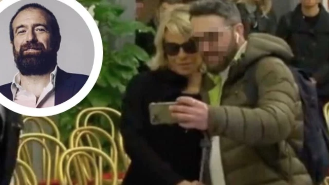 Maria De Filippi: Michele Dalai in treno con l'uomo del selfie