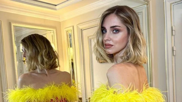 Chiara Ferragni, il nuovo look con body e calze infiamma il web