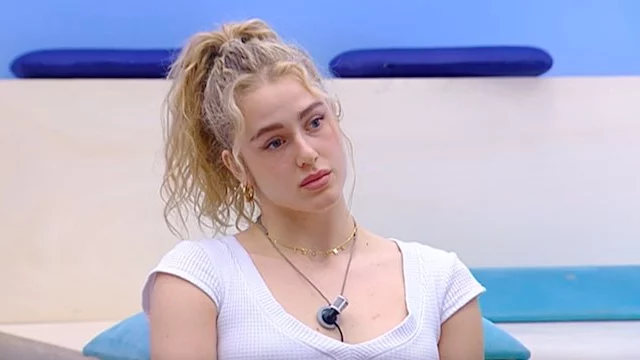 Amici 22, Isobel si infortuna e lascia lo studio - ANTICIPAZIONI