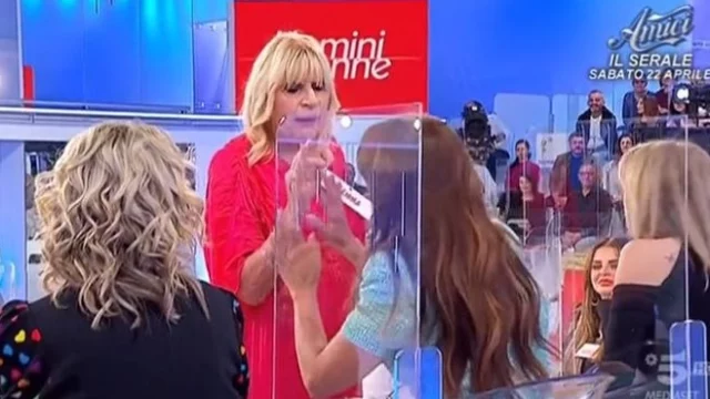 Uomini e donne, faccia a faccia tra Gemma e Paola: parole grosse