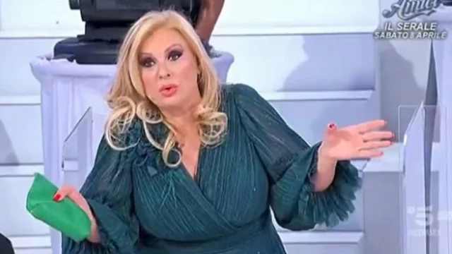 Uomini e Donne: il pubblico applaude Gemma, Tina lascia lo studio