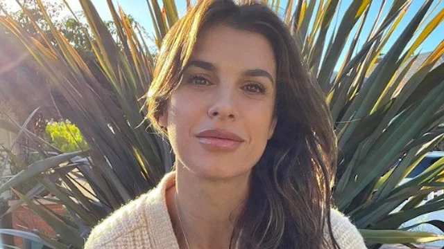 Elisabetta Canalis pizzicata mano nella mano con il suo allenatore