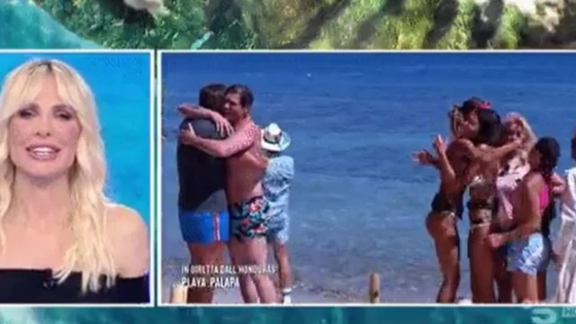 Isola dei famosi, Helena colpisce Cristina in volto - VIDEO