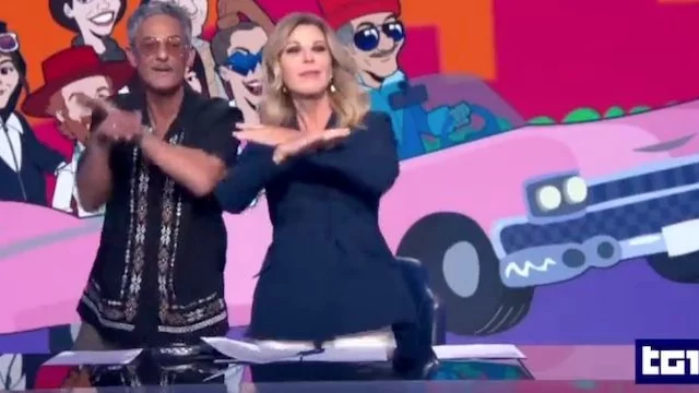 Fiorello arriva al TG1 e fa ballare la Cuccarini a Sonia Sarno