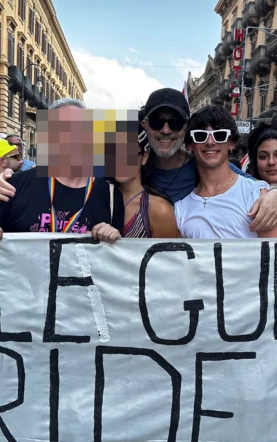 Samuele Segreto con Beppe Fiorello al Pride di Palermo