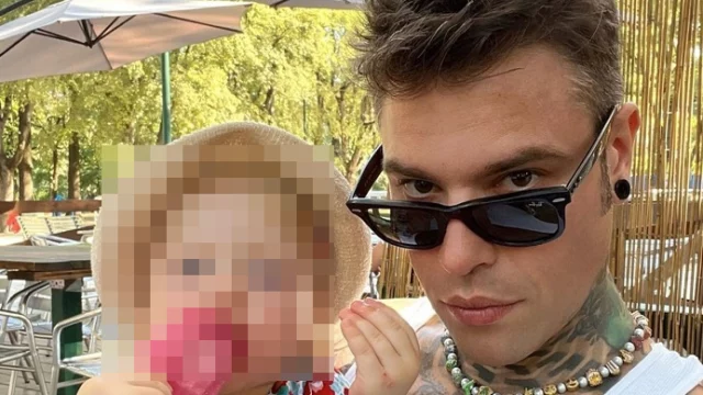 Fedez si tatua il volto della figlia con una particolare espressione