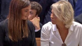 Maria De Filippi in bianco al funerale di Berlusconi: ecco perché