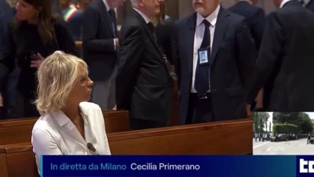 maria de filippi video virale funerale berlusconi