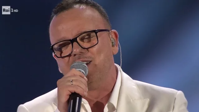 Gigi D'Alessio, malori tra il pubblico: fermato il concerto