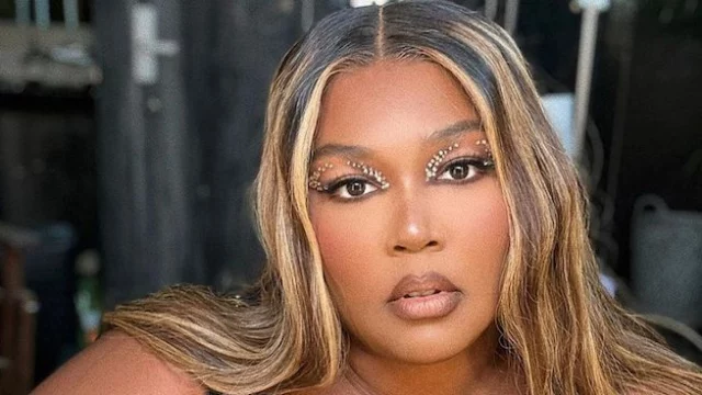 Lizzo denunciata per molestie e body shaming: lei rompe il silenzio