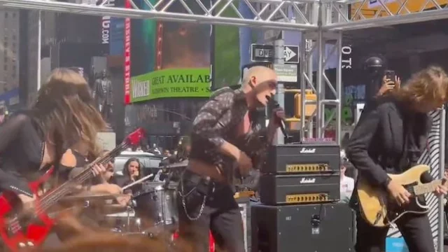 Maneskin, il concerto a sorpresa a Times Square a New York