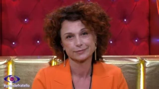 Beatrice Luzzi Lascia Momentaneamente Il Grande Fratello