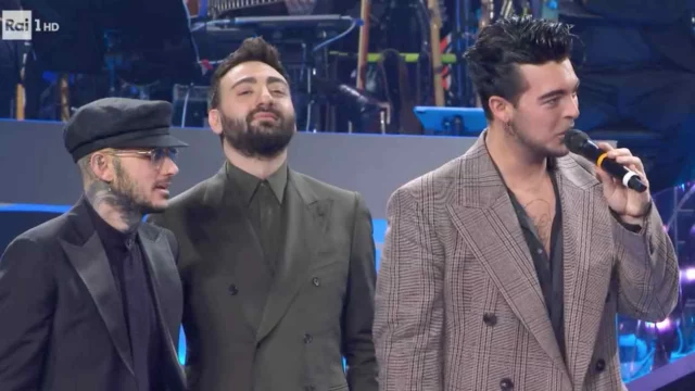 I The Kolors svelano se sono ancora in contatto con Maria De Filippi