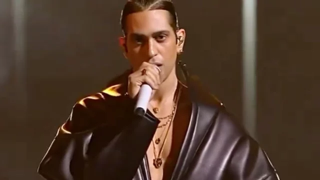 Mahmood, il costo da capogiro delle collane indossate alla finale di Sanremo