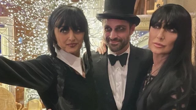 Alessandra Celentano come Morticia Addams per la festa di Rosita