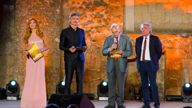 Beppe Convertini alla Guida del Premio Cimitile 2024 questa sera in seconda serata su Rai 2 - foto di G. Dionisio