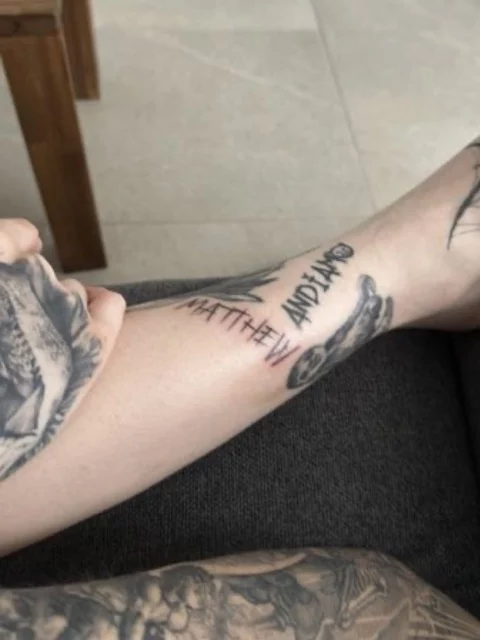 Il tatuaggio di Mew dedicato al fidanzato Matthew
