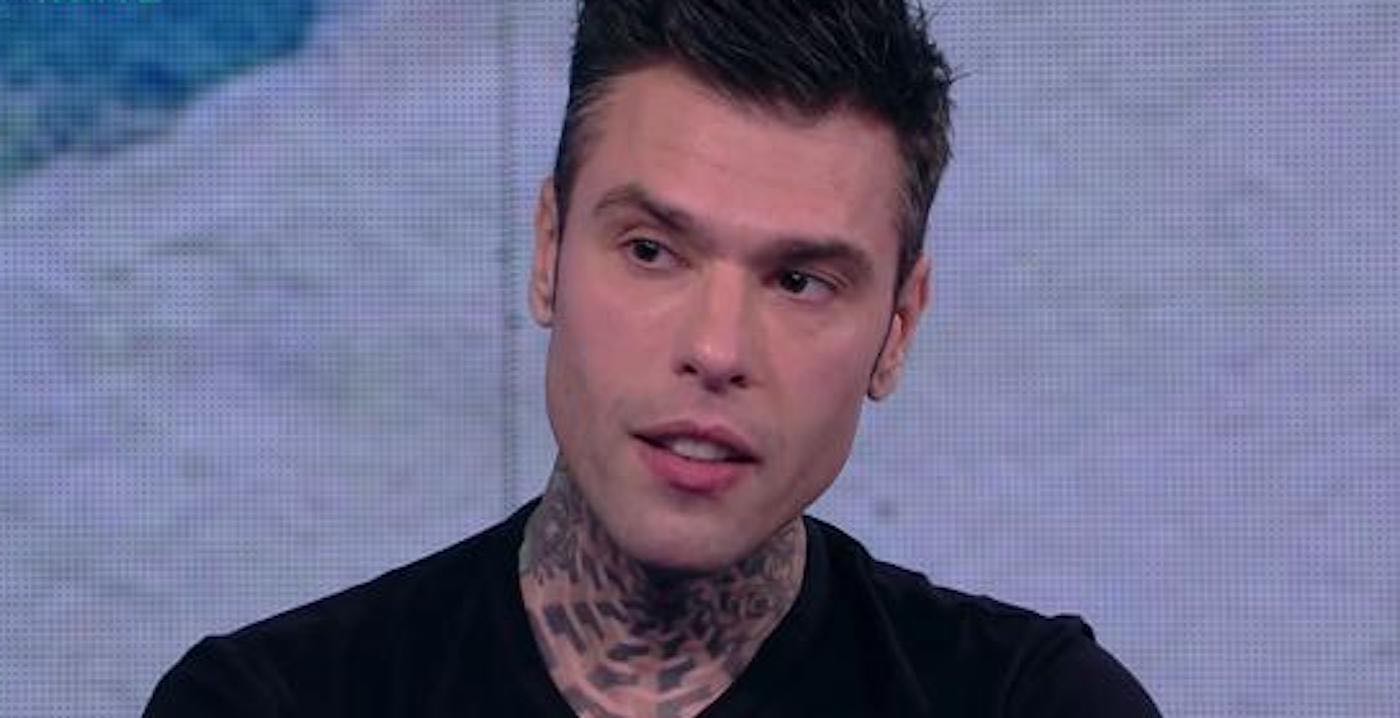 Fedez beccato a baciarsi con una ragazza e non è Garance Authié