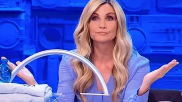 Lorella cuccarini lascia amici programma prima serata rai rumor