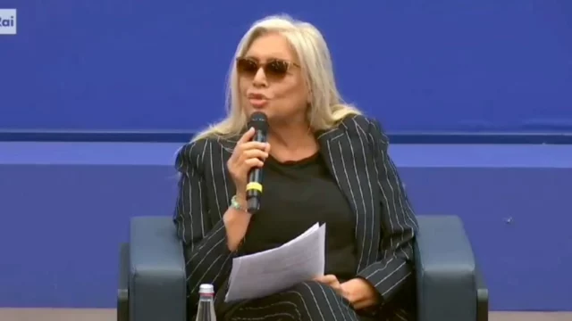 Mara Venier replica stizzita a una giornalista in conferenza stampa