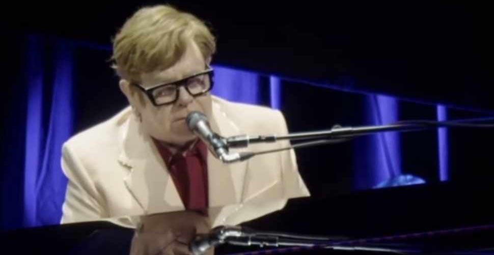 Elton John rivela di aver perso la vista