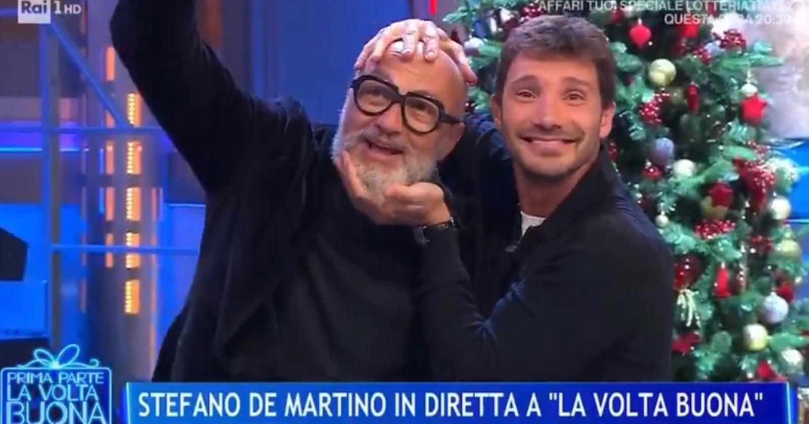 Stefano De Martino in diretta a La volta buona mostra il volto del “Dottore” di Affari tuoi