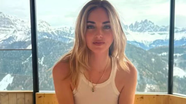 Chiara Ferragni posa nella sua prima copertina dopo il Pandoro gate