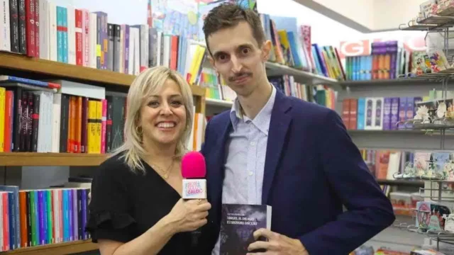 Matteo Cupellaro con la giornalista Barbara Carere presenta il suo romanzo fantasy nel prestigioso caffè Gambrinus di Napoli