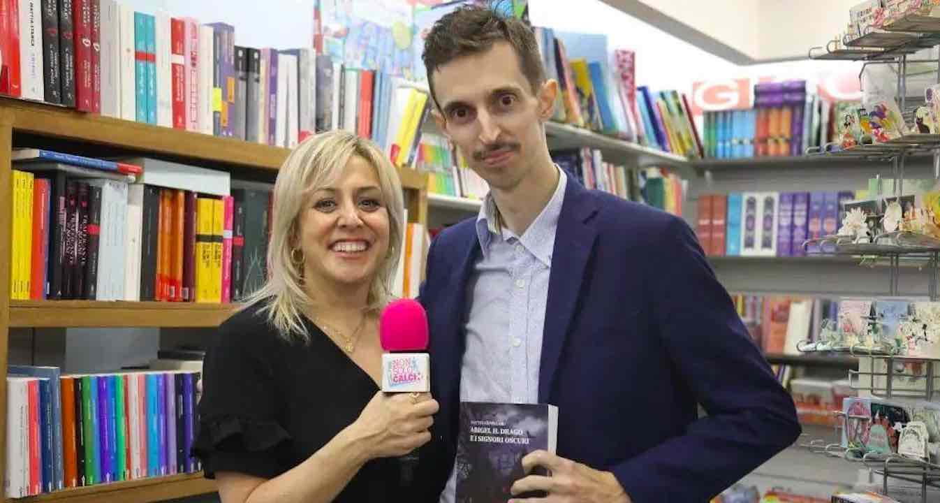 Matteo Cupellaro con la giornalista Barbara Carere presenta il suo romanzo fantasy nel prestigioso caffè Gambrinus di Napoli