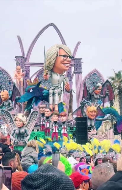 Maria De Filippi come tema del carro del Carnevale di Viareggio