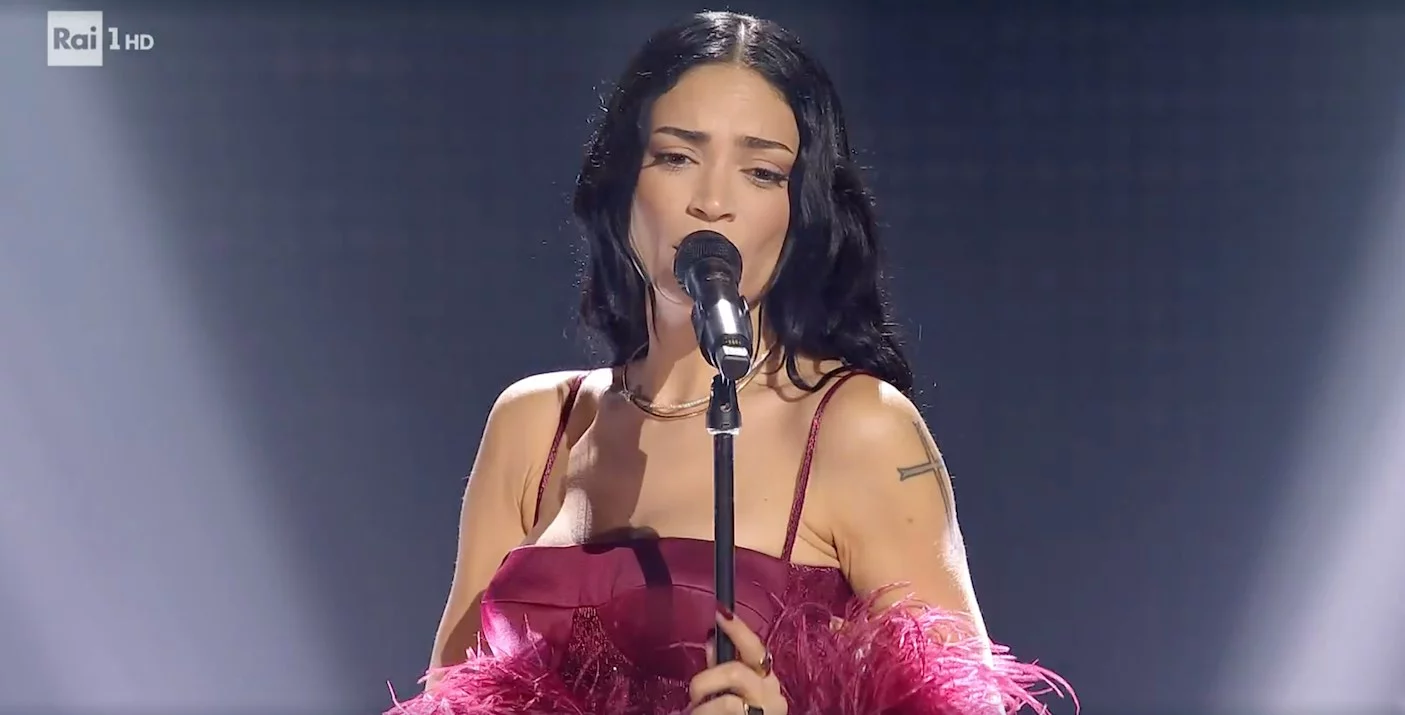 Elodie a Sanremo 2025 con un sex toy nella borsetta