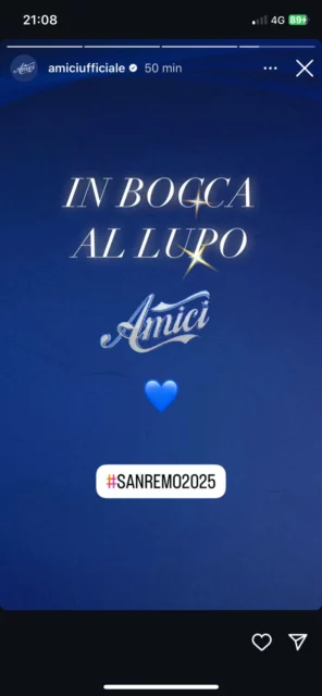 L'in bocca al lupo di Maria De Filippi agli ex allievi oggi a Sanremo 2025