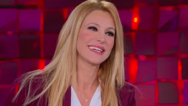 Adriana Volpe commenta le presunte tensioni con le colleghe di Ne vedremo delle belle