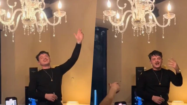 Olly si esibisce in un ristorante e canta con i clienti